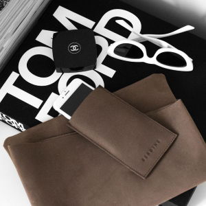 large leather-iphone-case-brown-model